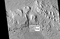 Camadas em um membro inferior da Formação de Medusae Fossae , visto pela HiRISE. Localização no quadrângulo de Aeolis.