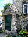 L'ancien puits à l'angle des rues de Meaux et d'Ermenonville.