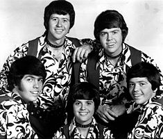 The Osmonds in 1971 (Clockwise from lower left: Alan, Wayne, Merrill, Jay, Donny)