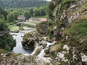 Arrivée sur les anciennes forges et la centrale hydraulique EDF de Bourg-de-Sirod