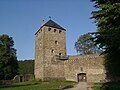 Sayn Castle: the elevated entrance of the bergfried is linked to the chemin de ronde by a footbridge