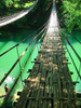 Un puente suspendido simple en Bohól, Filipinas