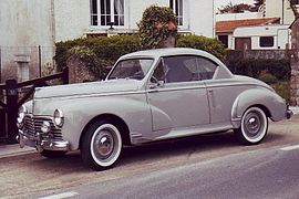 Coupé 1952 avec son pavillon disgracieux.