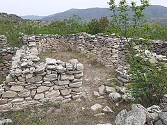 Остатоци од градби во Антанија