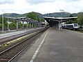 Blick auf die Bahnsteige in Bad Harzburg, Mai 2017. Der Bahnsteig 5/6 wird erneuert. Rechts Triebwagen von Erixx.