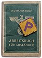 Нашивка с буквой «P» на фоне трудовой книжки иностранца (нем. Arbeitsbuch Fur Auslander), выданная польскому цивильарбайтеру в 1942 году