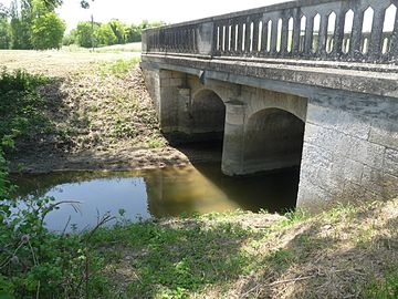 L'Auzonne au pont de la RD 17.