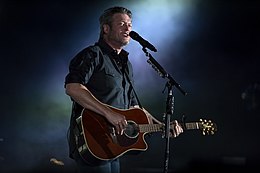 A color photograph of Blake Shelton performing.