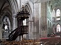 La chaire de l'église.