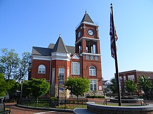 The Old Paulding County Courthouse in دالاس، جورجیا