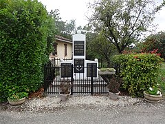 Le monument aux morts restauré vu en 2017.