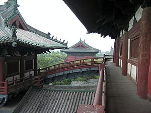 The arch bridge connecting the Dàbēi-gé and Yushu Pavilion; view from the balcony to the south; the roof of Pavilion of Maitreya can be seen in the distance