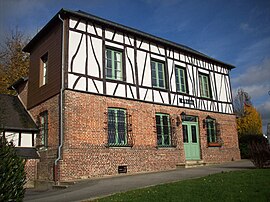 The town hall in Les Hogues