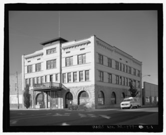 Facade (east) and north of building 2001