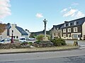 Saint-Goazec : le bourg et son calvaire du XVe siècle.