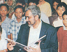 Saniyasnain Khan in 2003 at the Islamic Arts Museum, Kuala Lumpur.