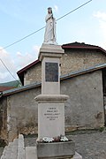 La statue de la Vierge.