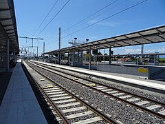 Vue des quais de la nouvelle gare en 2020.