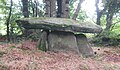 Dolmen situé à environ 500 mètres à l'est de la chapelle de Kérinec.