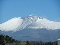 雪面に降った火山灰（2009年2月の噴火後）