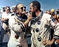 Conrad et Cooper sur le pont de l'USS Lake Champlain le 29 août 1965.