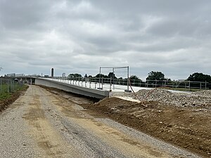 Le bout du viaduc de 6,7 km, au bord de la départementale 36 à Villiers-le-Bâcle, en juin 2024