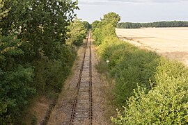 La ligne à Gasville, vue en direction de Paris.