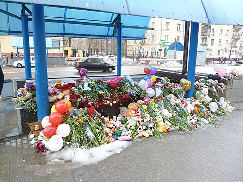 Memorial by the Oktyabrskoye Pole station