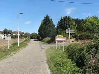 Entrée sud sur la D123.