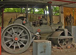 Steamroller by Aveling and Porter from early 20th century. On display at the Gangaramaya Temple in Colombo.