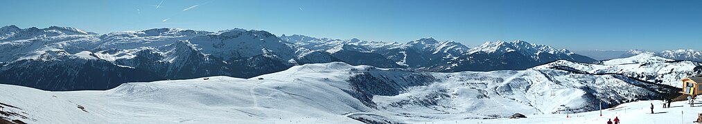 Panorama sur le domaine des Saisies vu du sommet du mont Vorès.