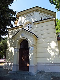 La chapelle qui abrite la tour.