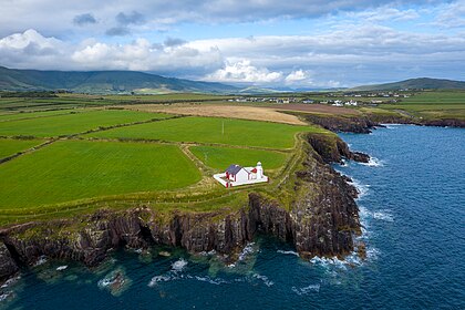 Farol de Dingle, na entrada da baía de Dingle, condado de Kerry, República da Irlanda (definição 5 464 × 3 640)