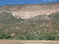 Bandelier Tuff at San Diego Canyon, New Mexico, USA. The lower Otowi Member is a single massive cooling unit, while the upper Tshirege Member is composed of multiple cooling units.