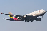 韩亚航空波音747-400客机即将降落在北京首都国际机场