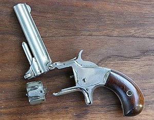 Um revolver de "ação basculante para cima" (tip-up action)