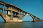 Ponte Eurico Gaspar Dutra sobre o rio Paraguai no distrito de Porto Esperança, em Corumbá, Mato Grosso do Sul.