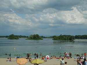 Plage au parc de Miribel-Jonage.