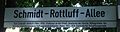 Das Straßenschild „Schmidt-Rottluff-Allee“ (mit Informationstafel)