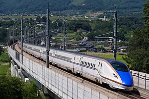 北陸新幹線E7系電車 （2020年8月、佐久平駅付近）