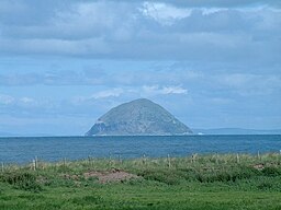 Ailsa Craig är bildad av en lavaplugg från en eroderad vulkan.