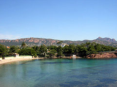 Rastel d'Agay et plage de Camp Long au pied du Dramont