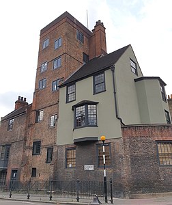 Canonbury Tower (1532) una casa torre Tudor a Canonbury, nord di Londra.