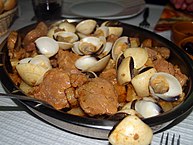 The main ingredients in Carne de porco à alentejana are pork, clams and potatoes