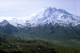 Vue du mont Chiginagak depuis le nord-ouest.