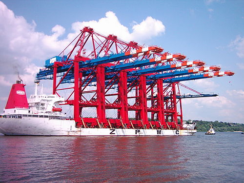 De Zhen Hua 20 met vijf containerkranen van ZPMC voor de Eurogate container-terminal in Hamburg.