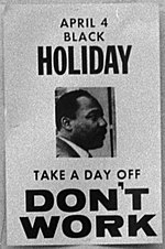 Crno-bijela fotografija plakata sa slikom Martina Luthera Kinga Jr. i s teksom "April 4, Black Holiday, Take a day off, don't work"