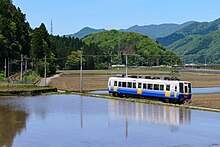 えちぜん鉄道・勝山永平寺線の発坂 - 比島間を走行するモハ5001形電車