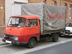 Camionnette plateau Mercedes-Benz L306D avec bâche haute