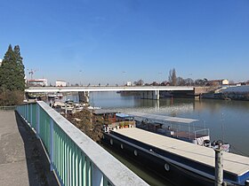 Vue du pont depuis la rive gauche de la Seine.